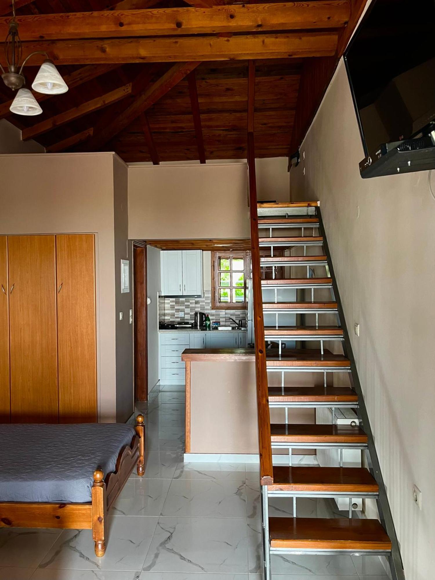 Studios Resbithas Gythio Extérieur photo